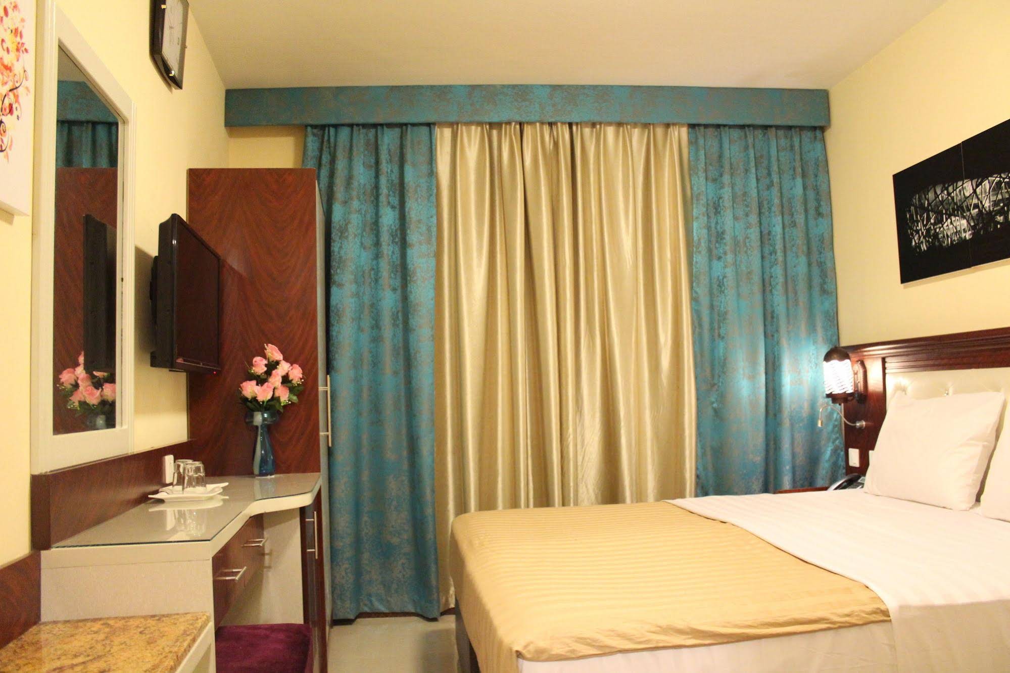 Mariana Hotel