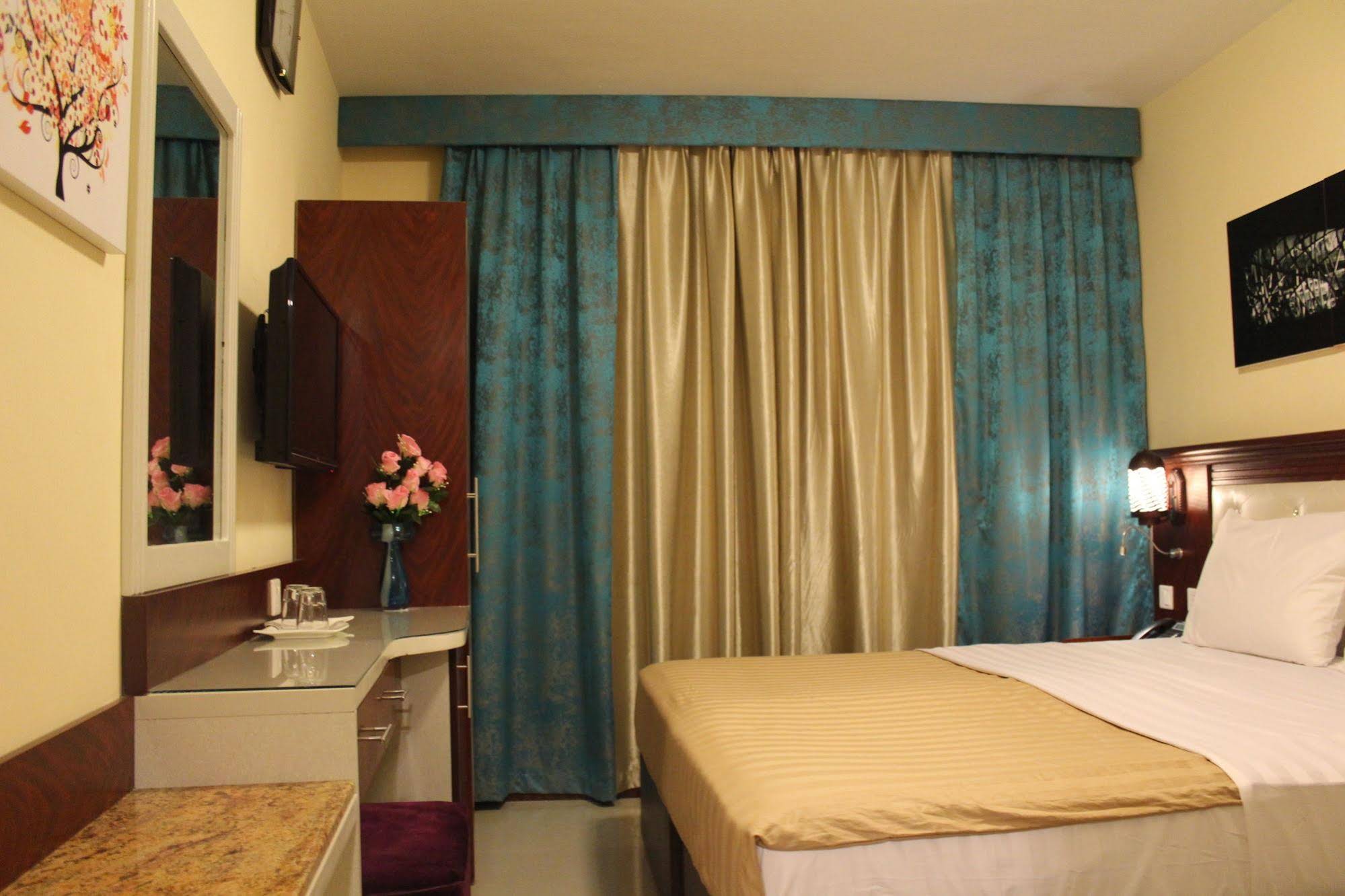 Mariana Hotel