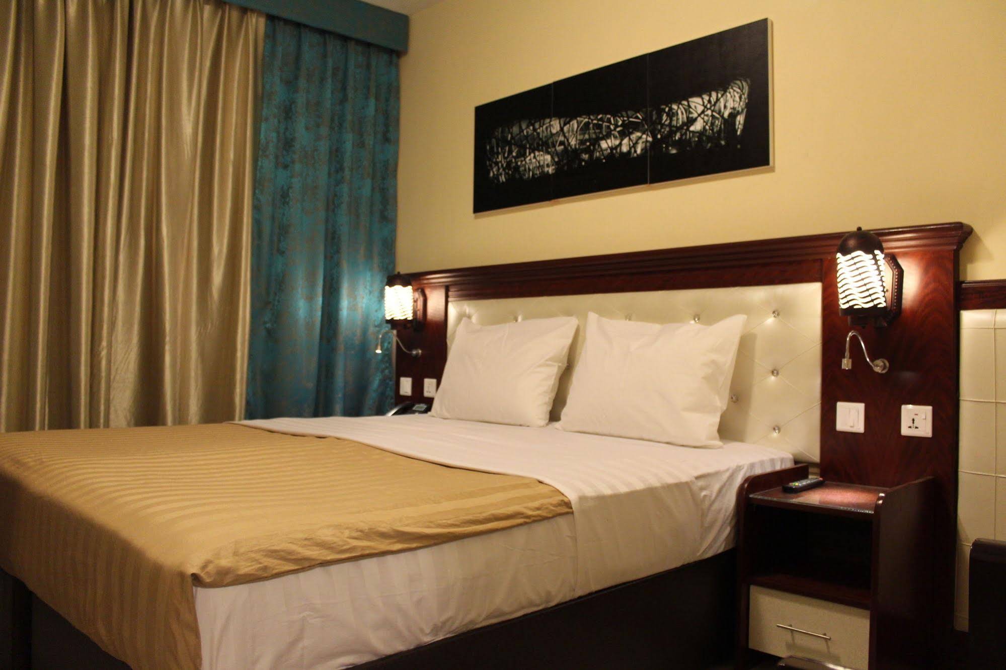 Mariana Hotel