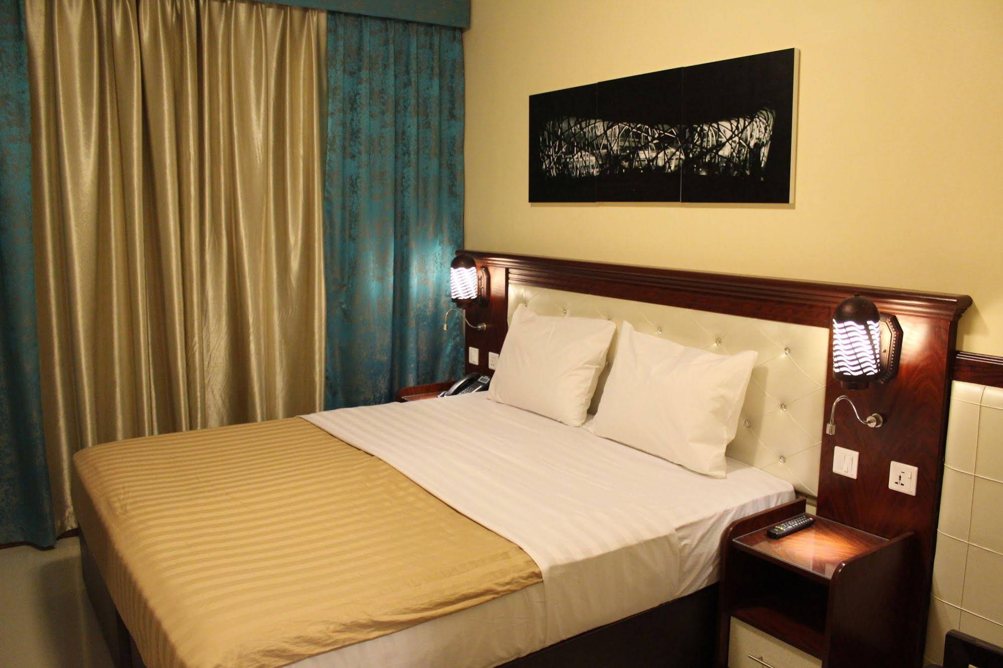 Mariana Hotel