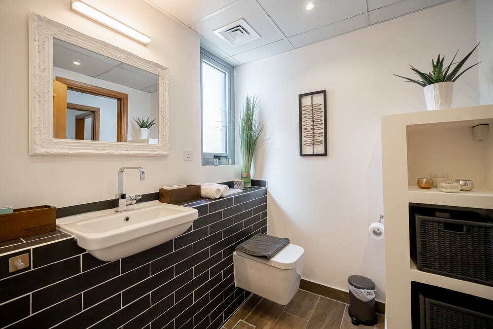 Marina Residence by Luton Vacation Homes
