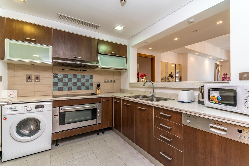Marina Residences Palm Jumeirah by Lux BnB