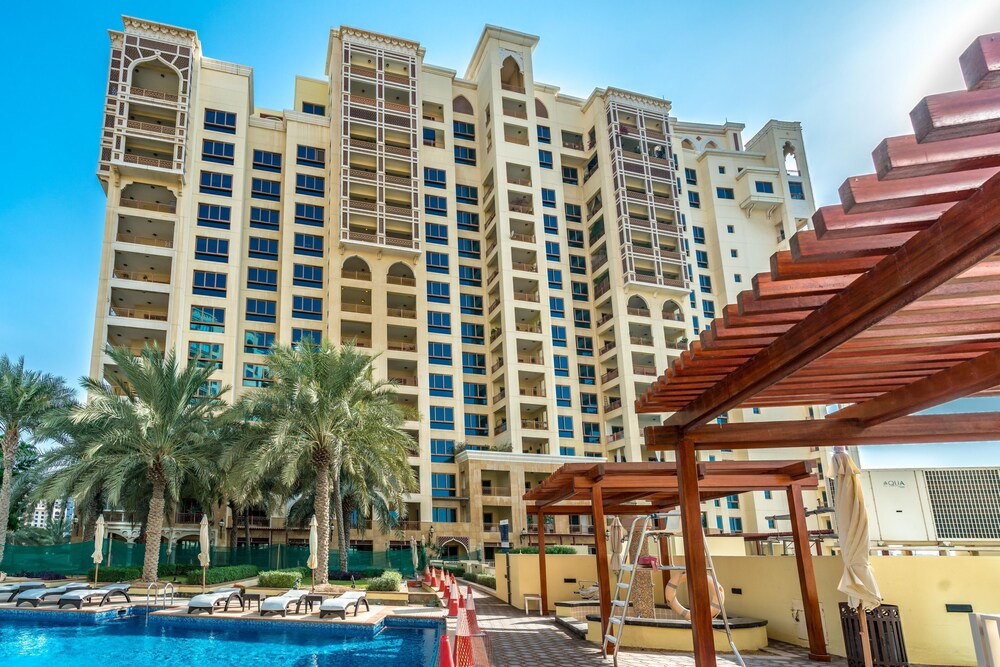 Marina Residences Palm Jumeirah by Lux BnB