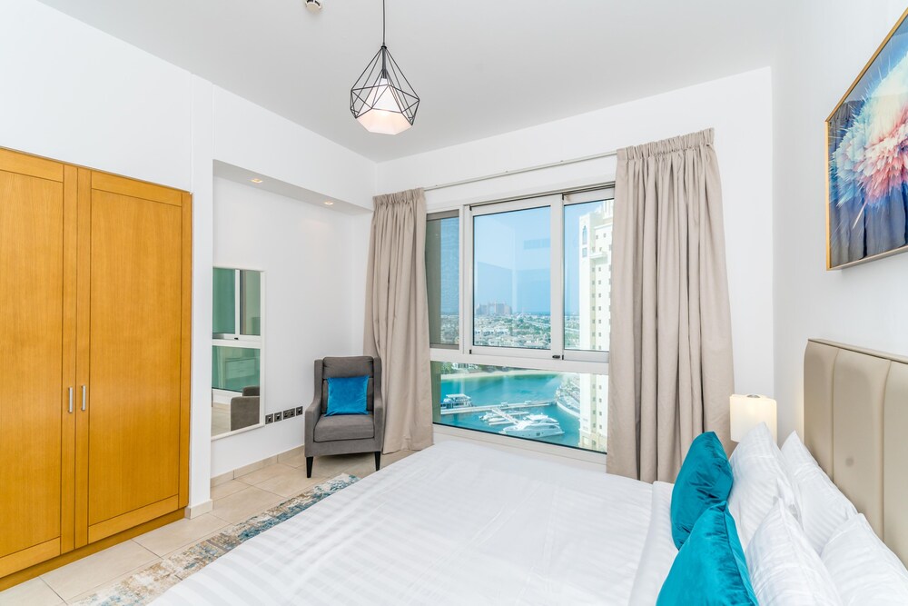 Marina Residences Palm Jumeirah by Lux BnB