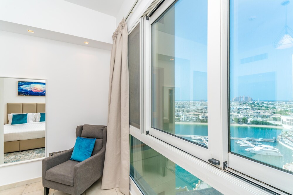 Marina Residences Palm Jumeirah by Lux BnB