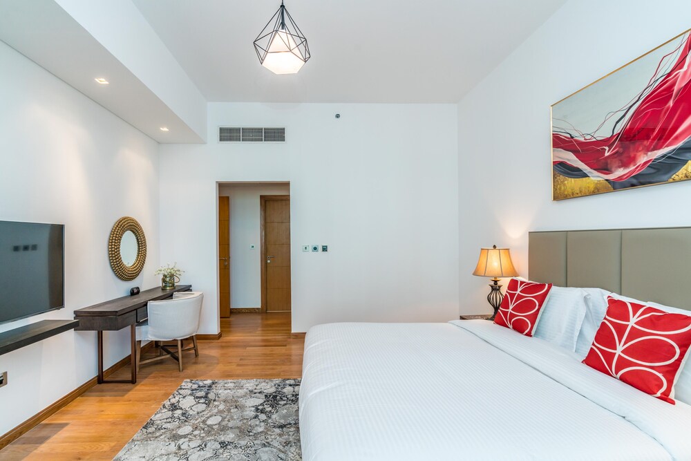 Marina Residences Palm Jumeirah by Lux BnB