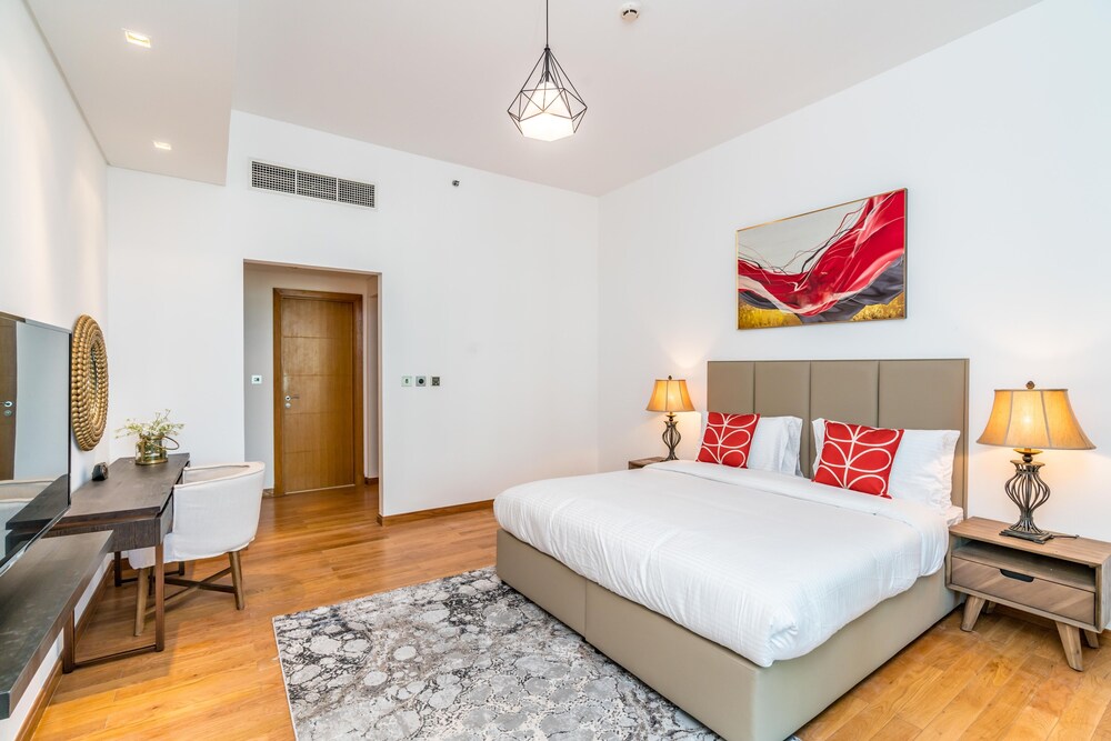 Marina Residences Palm Jumeirah by Lux BnB