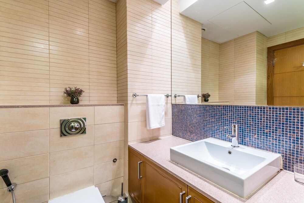 Marina Residences Palm Jumeirah by Lux BnB