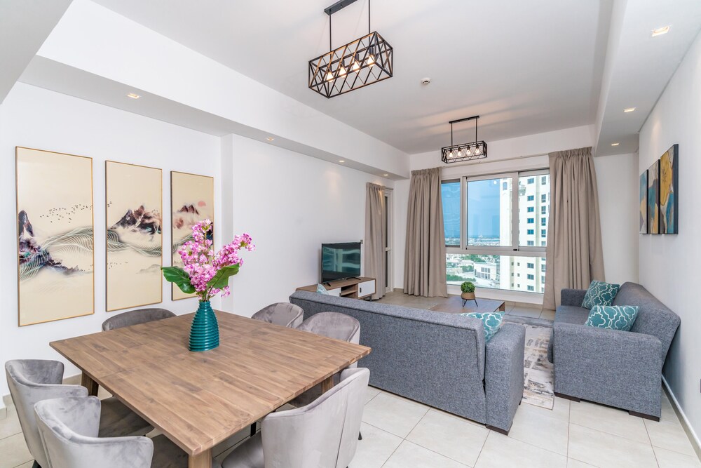 Marina Residences Palm Jumeirah by Lux BnB