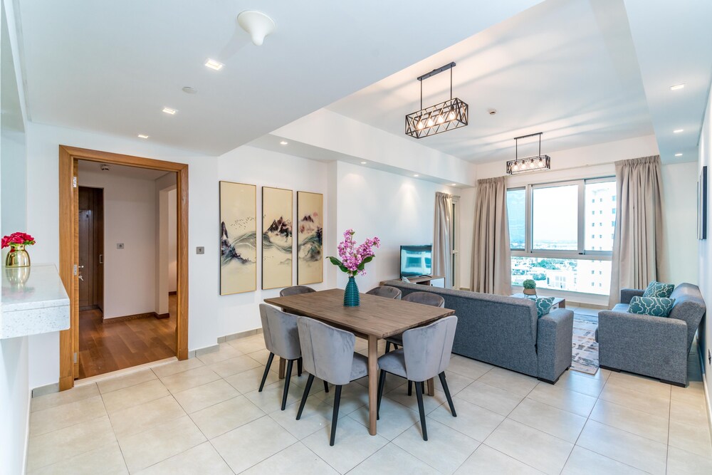 Marina Residences Palm Jumeirah by Lux BnB