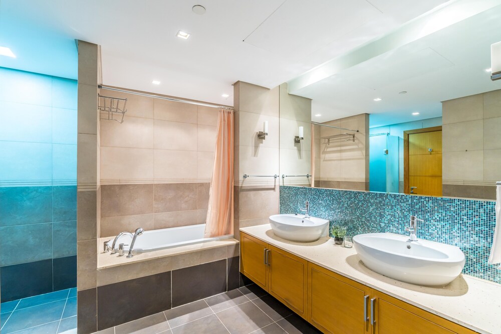 Marina Residences Palm Jumeirah by Lux BnB