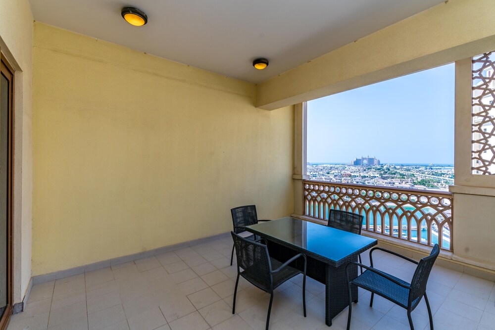 Marina Residences Palm Jumeirah by Lux BnB