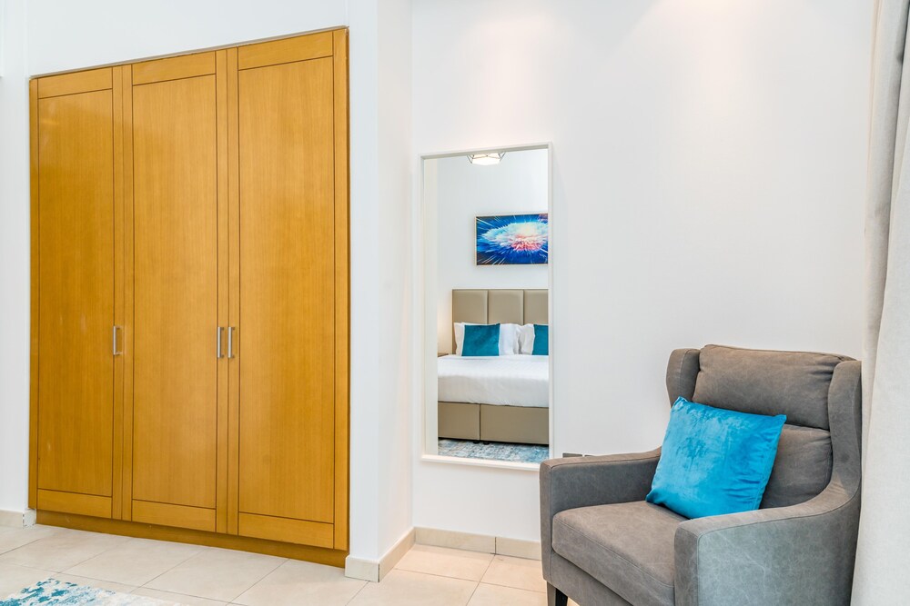 Marina Residences Palm Jumeirah by Lux BnB