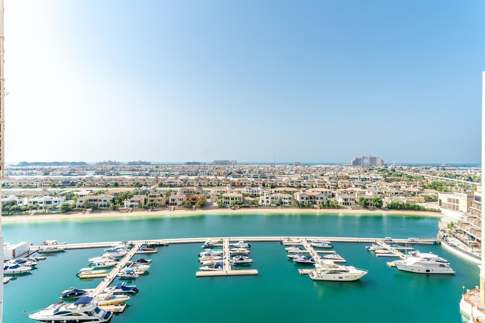Marina Residences Palm Jumeirah by Lux BnB