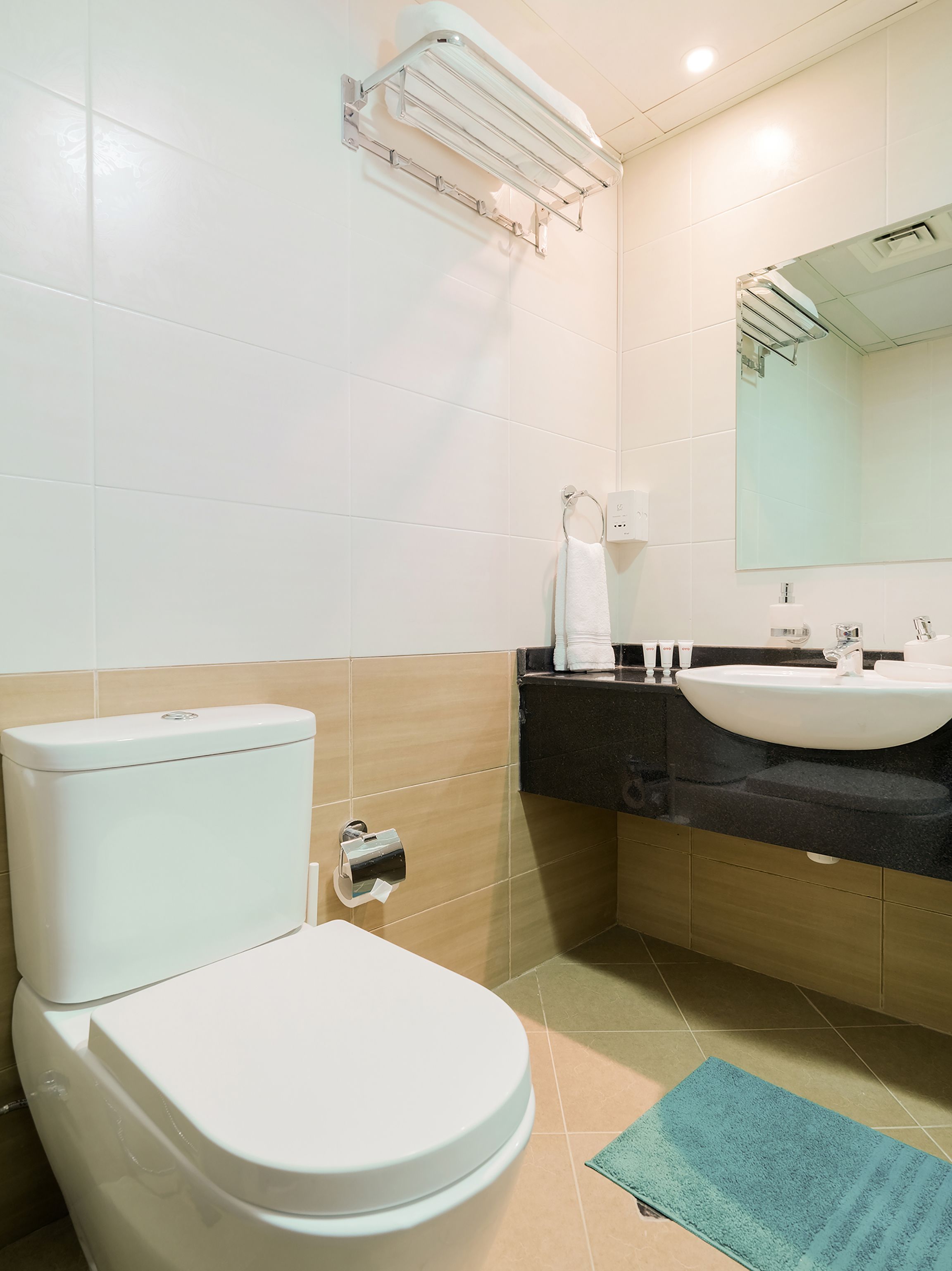 Marina Suites by OYO Rooms