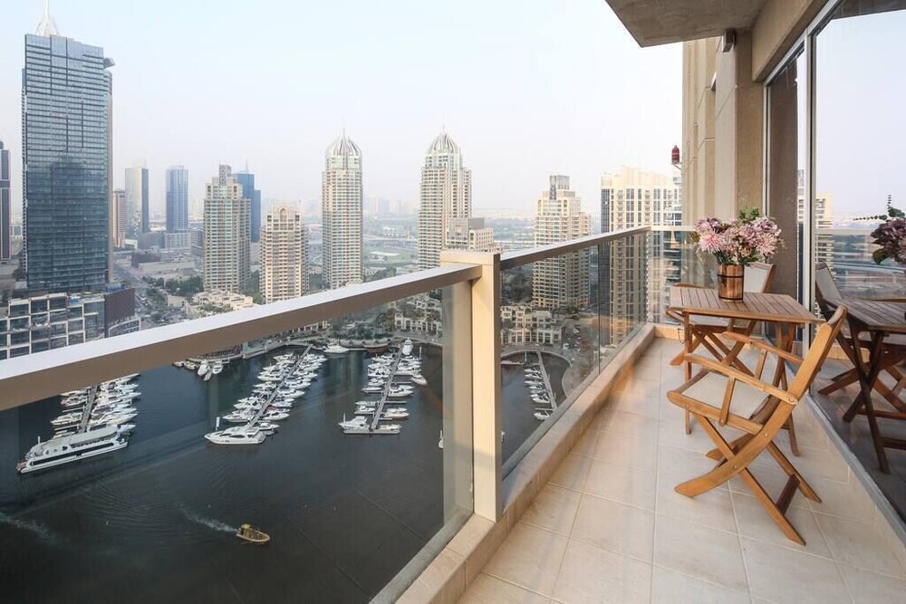 Marina Tower by Frank Porter