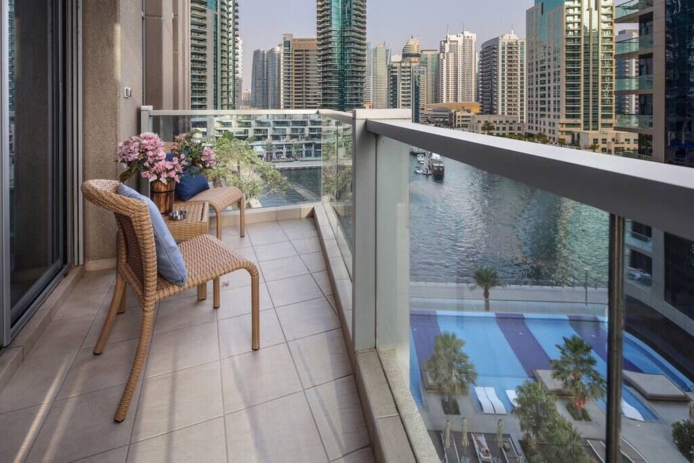 Marina Tower by Frank Porter