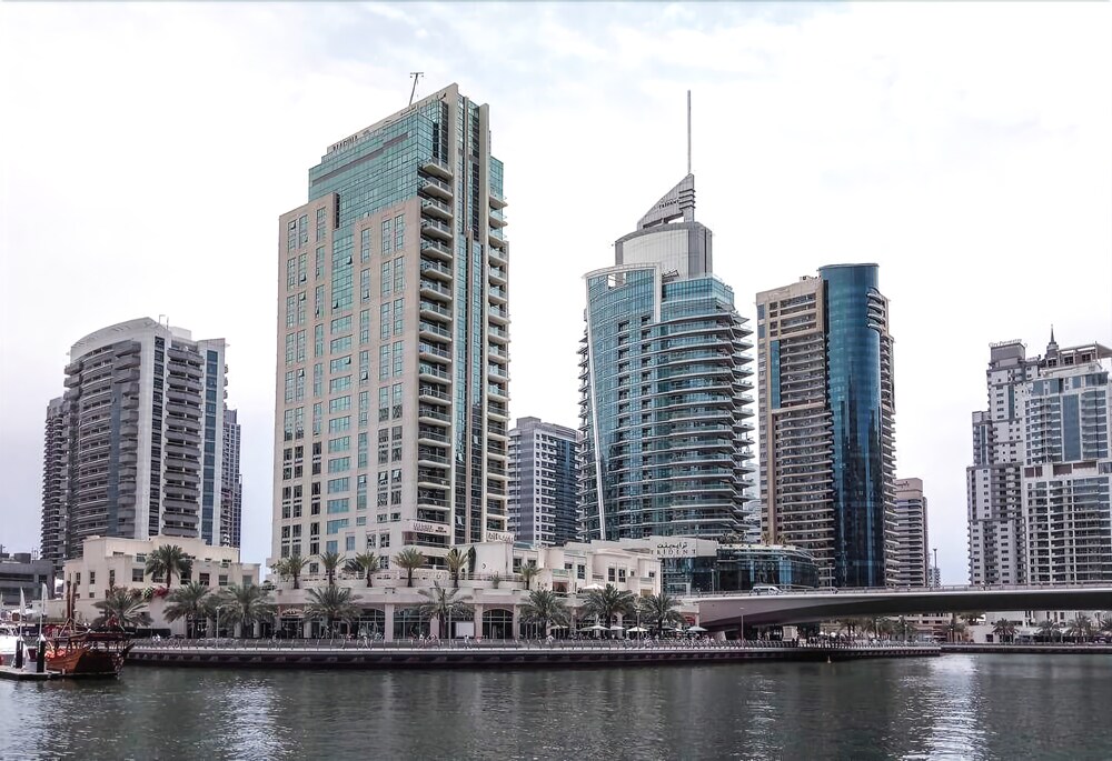Marina Tower by Frank Porter