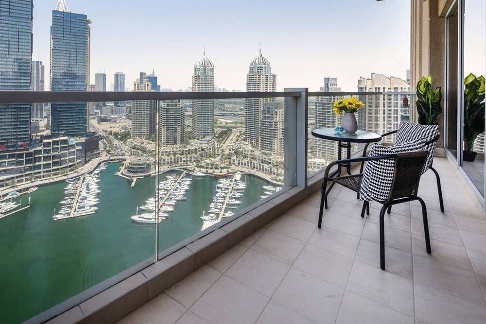 Marina Tower by Frank Porter
