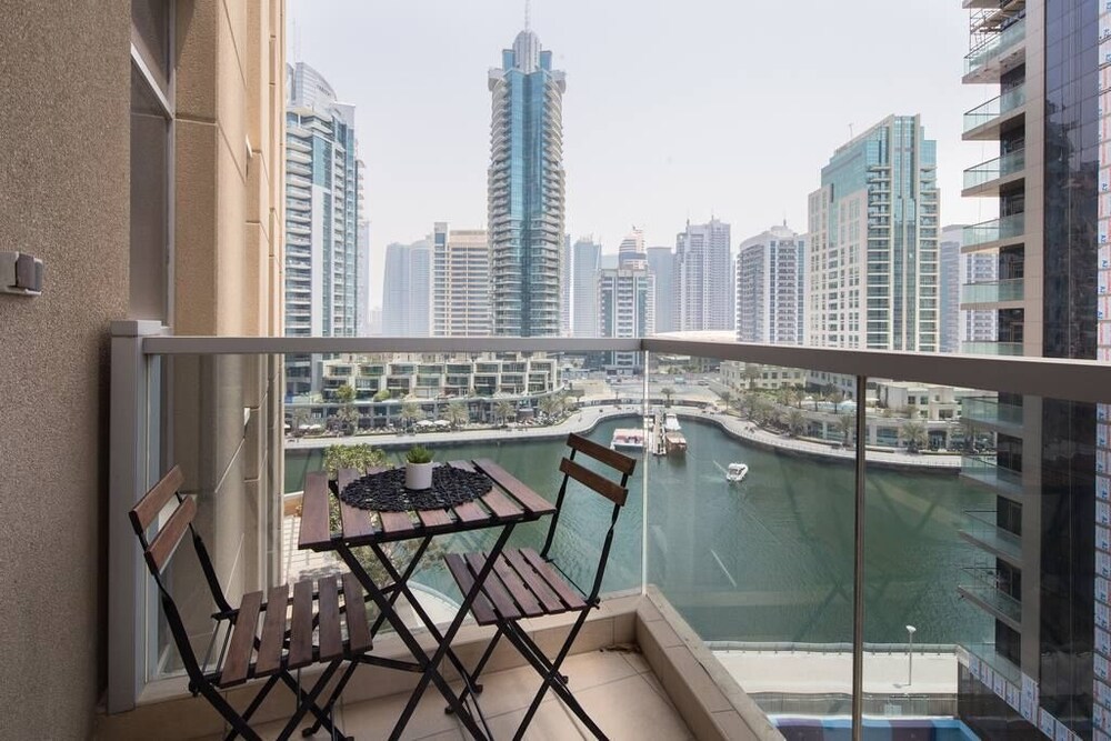 Marina Tower by Frank Porter