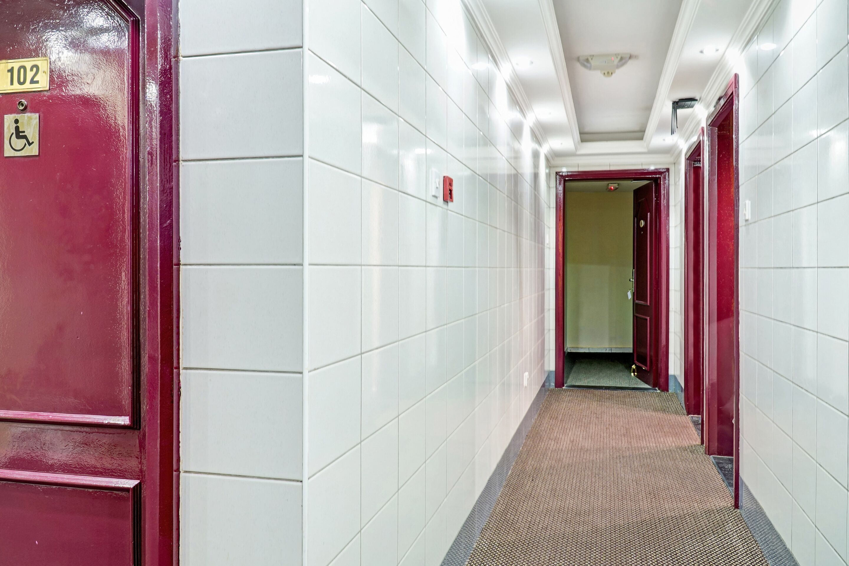 Moon Creek Hotel by OYO Rooms