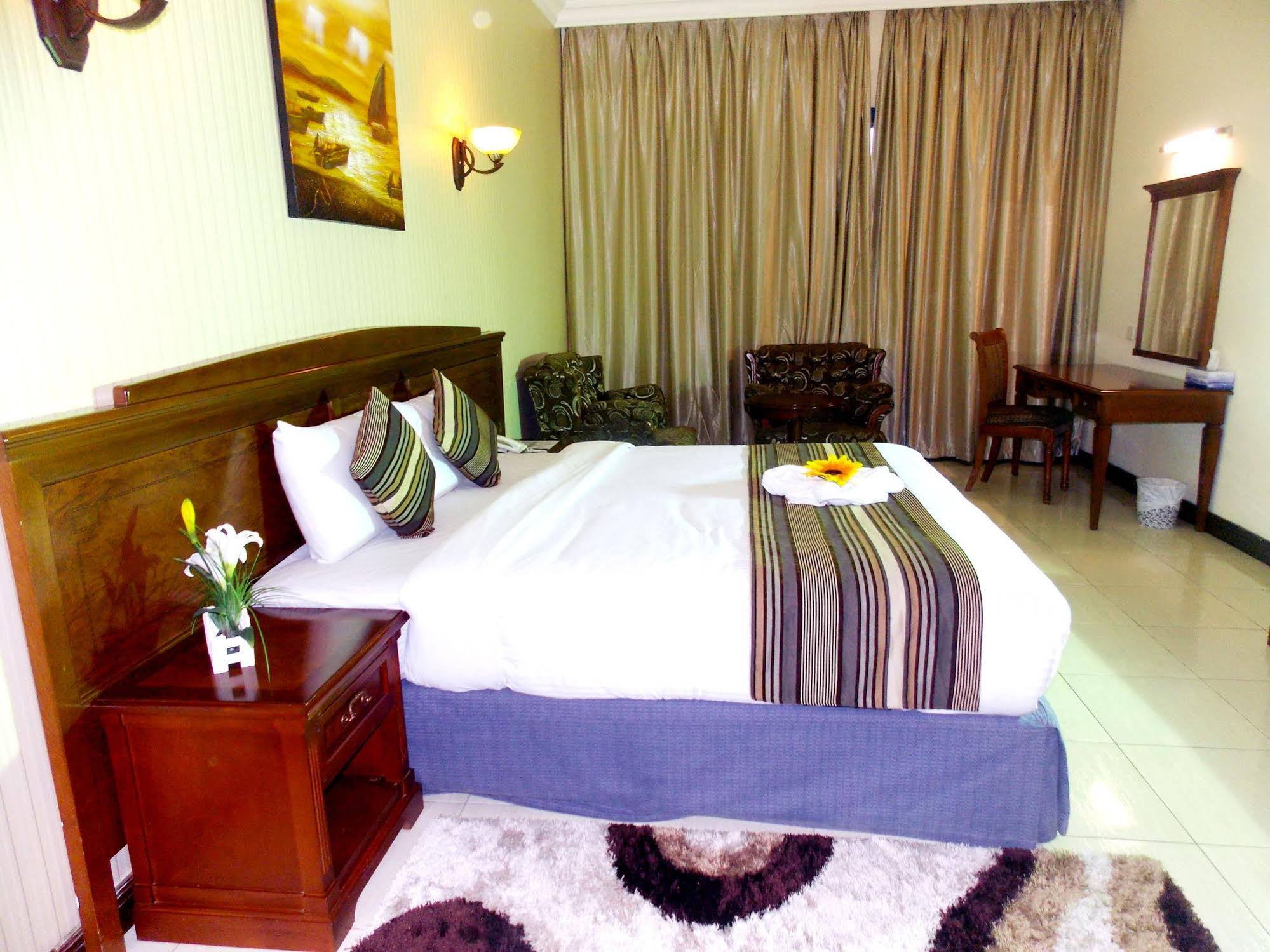 Capital O 167 Moon Valley Hotel Apartment