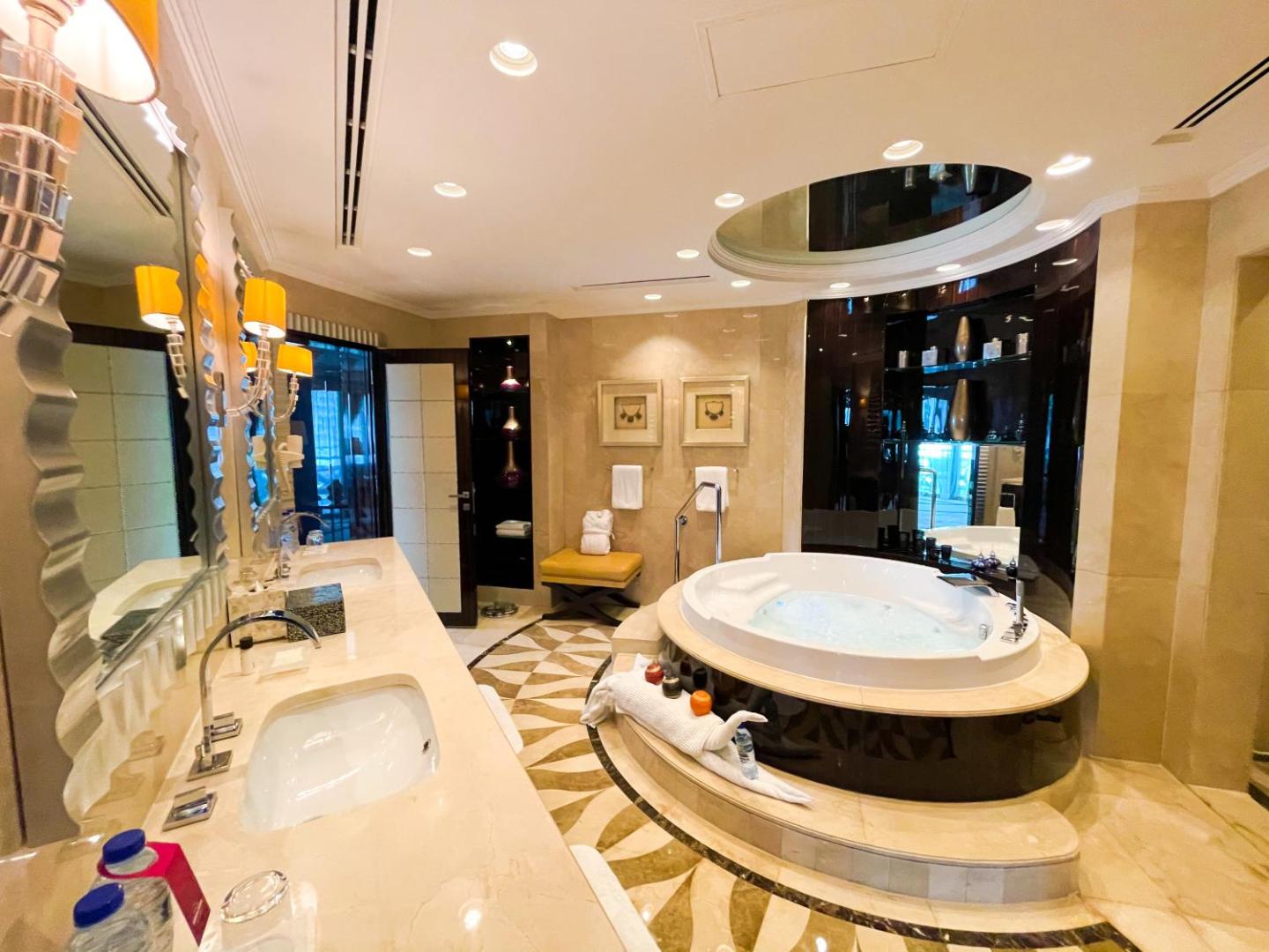 Mövenpick Dubai Grand Al Bustan