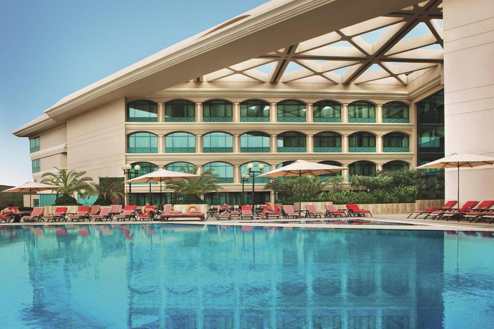 Mövenpick Dubai Grand Al Bustan