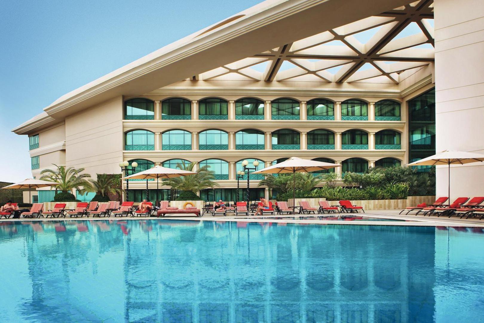 Mövenpick Dubai Grand Al Bustan