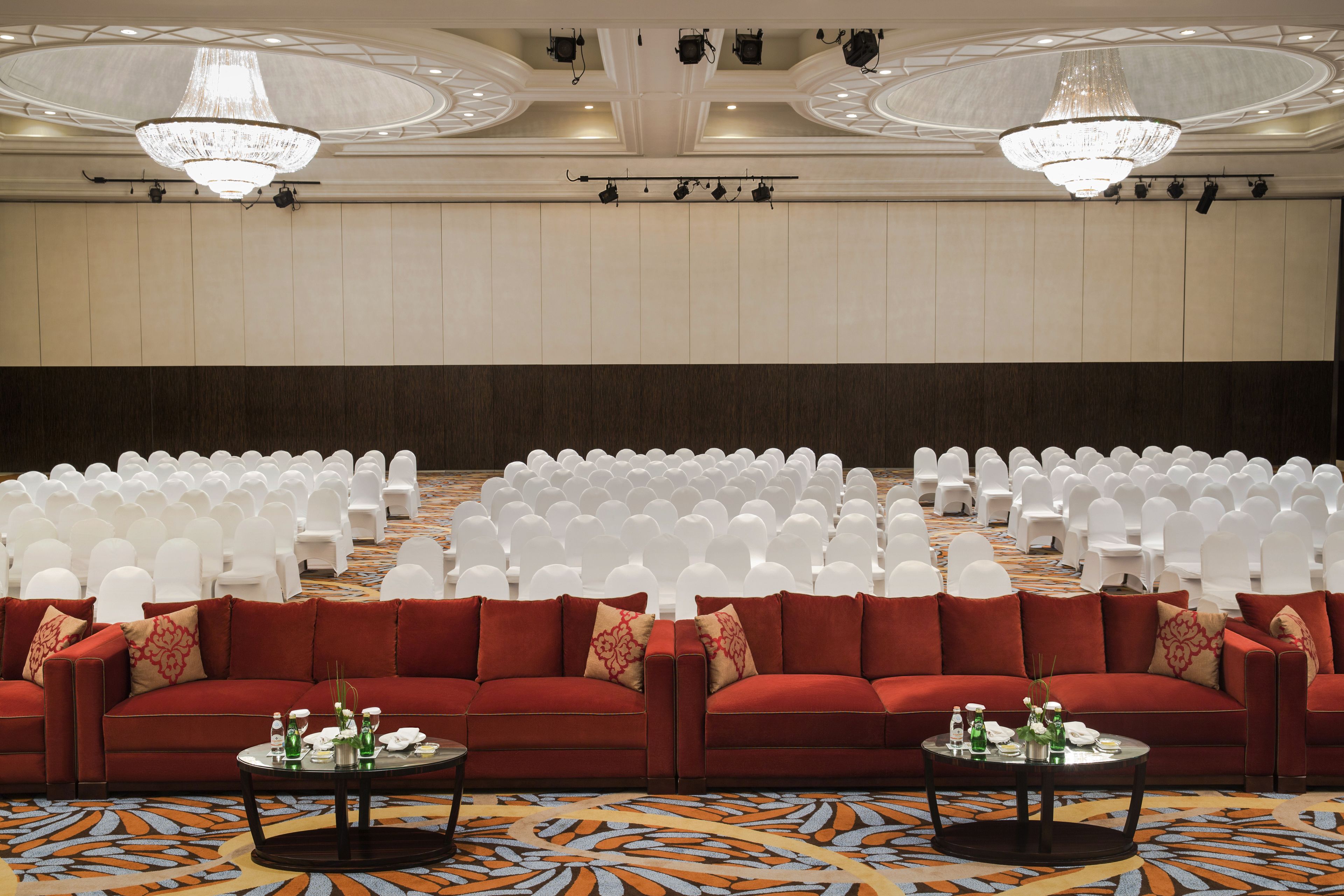 Mövenpick Dubai Grand Al Bustan