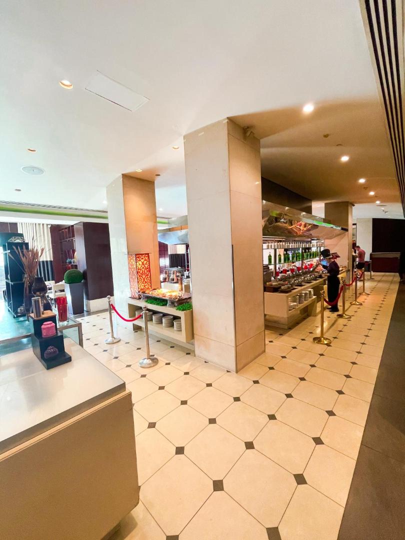 Mövenpick Dubai Grand Al Bustan