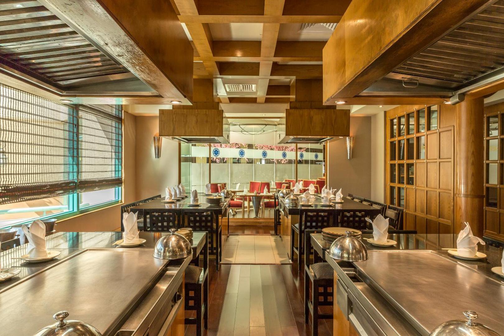 Mövenpick Dubai Grand Al Bustan