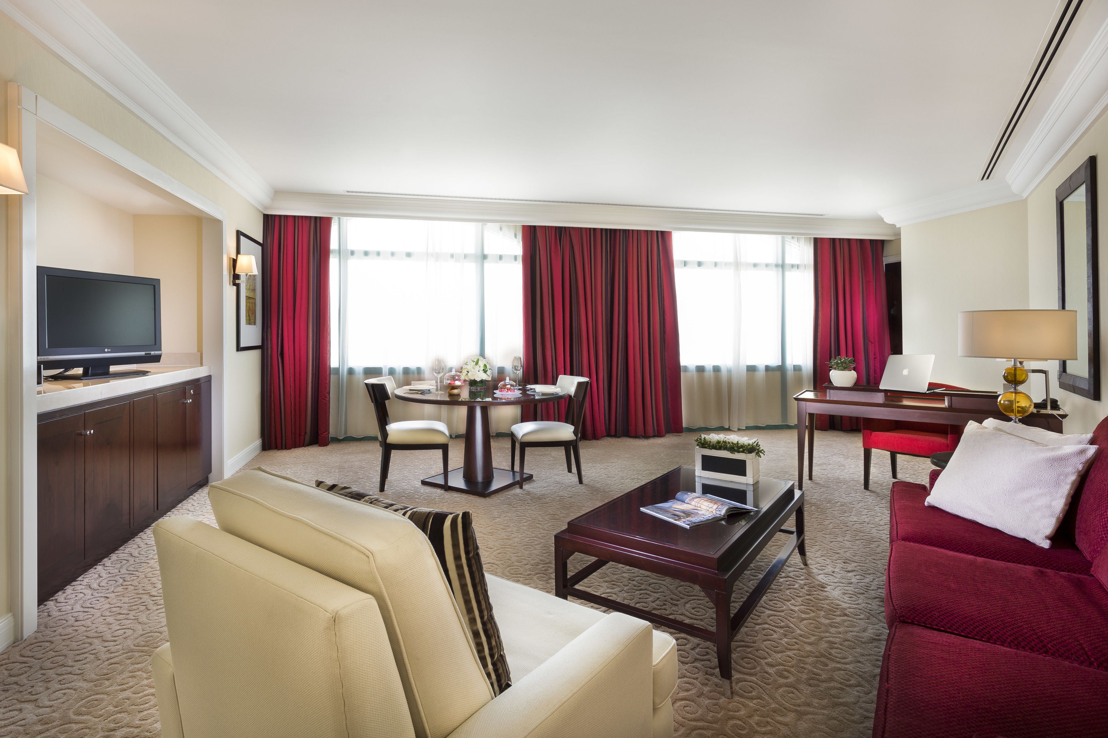 Mövenpick Dubai Grand Al Bustan