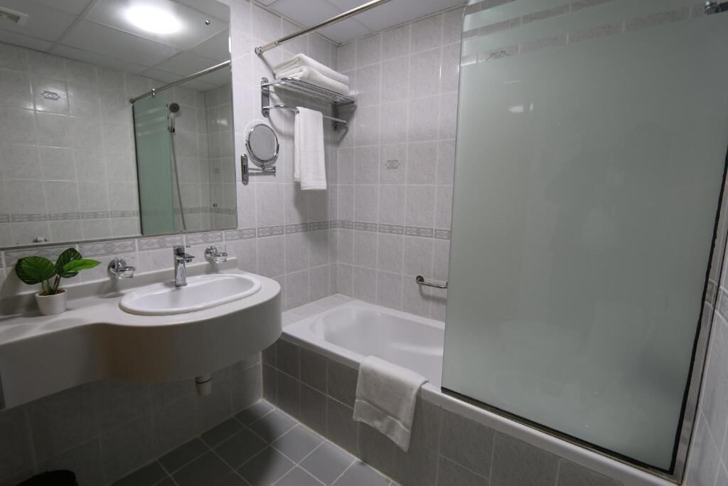 New California Hotel