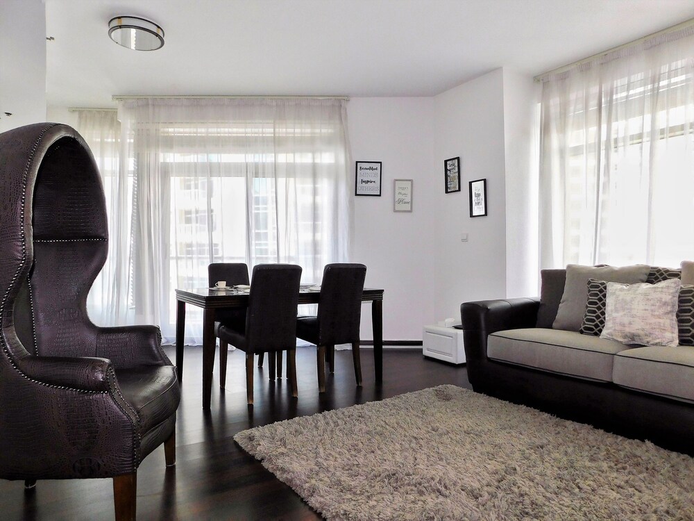 Park Island by Luton Vacation Homes