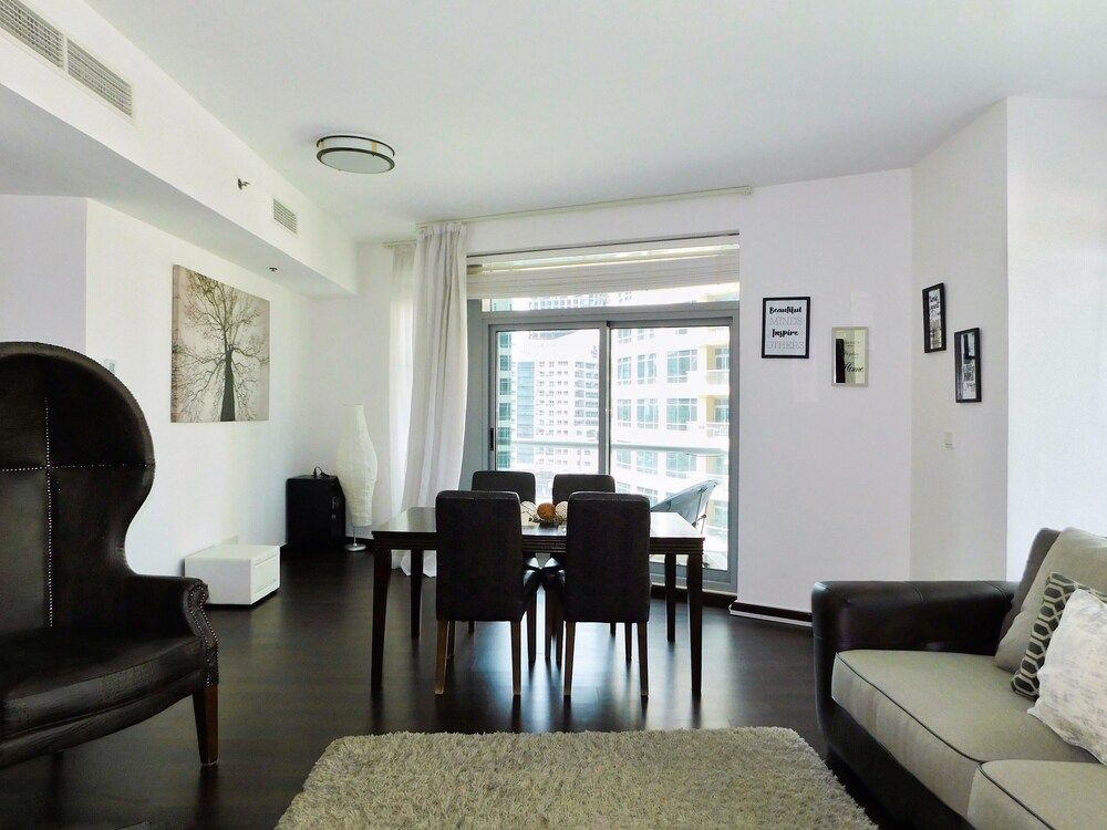 Park Island by Luton Vacation Homes