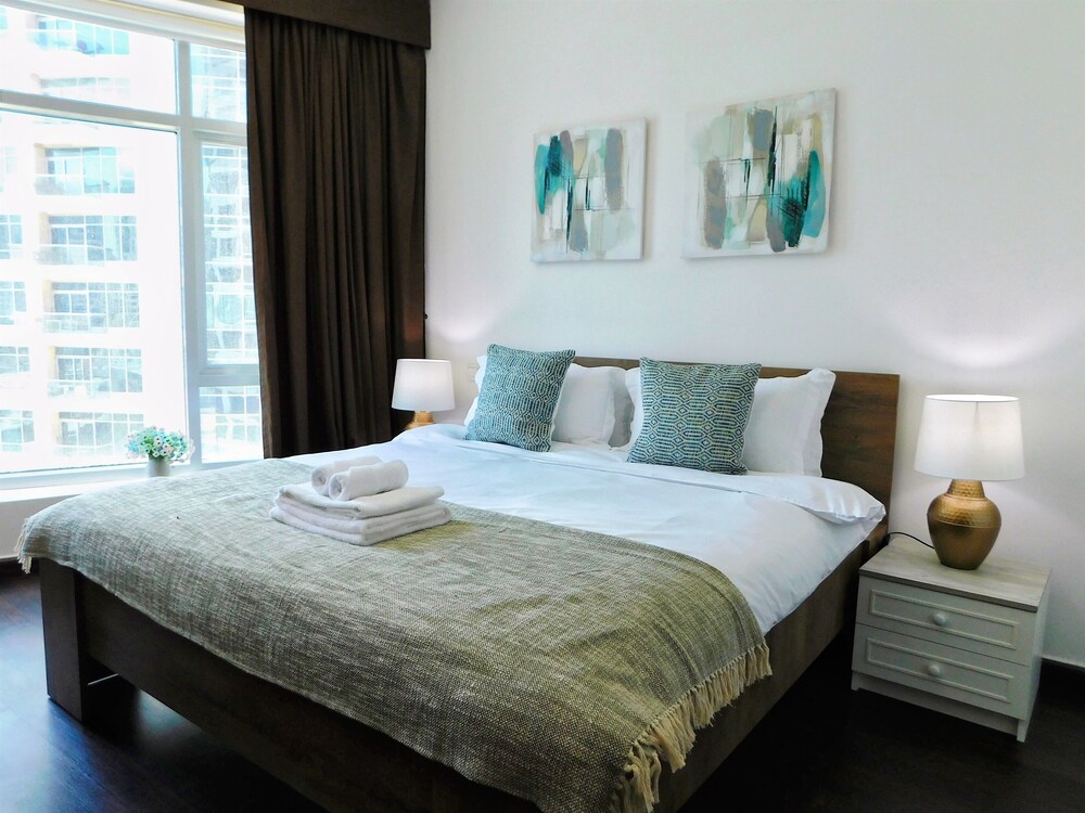 Park Island by Luton Vacation Homes