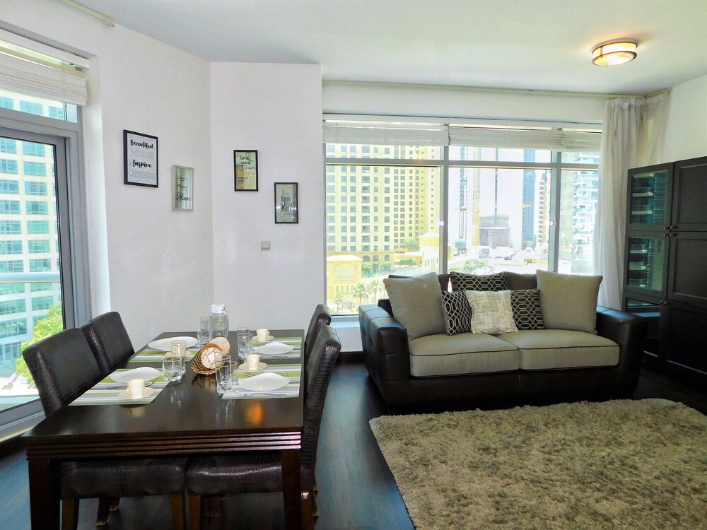 Park Island by Luton Vacation Homes