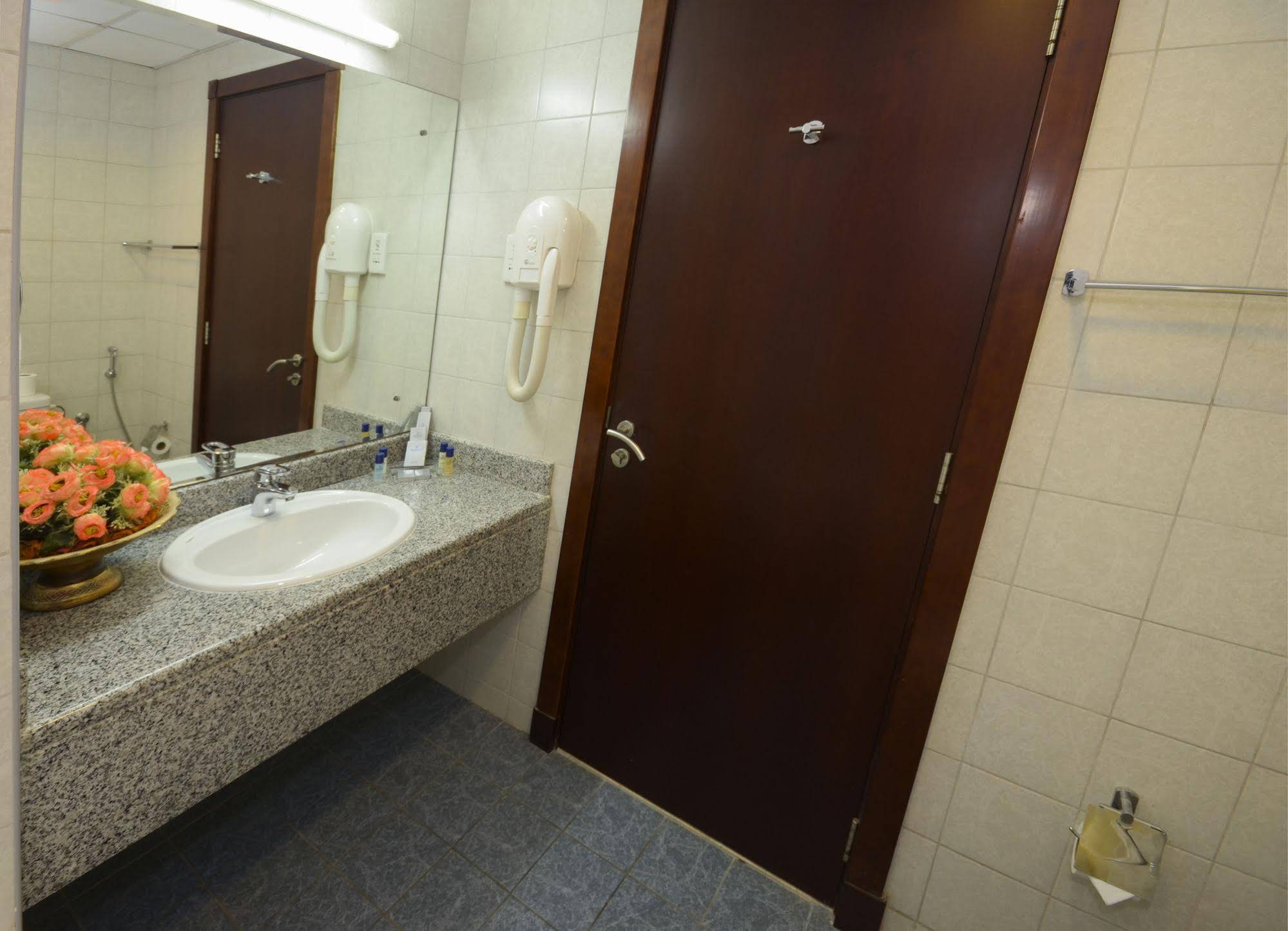 Parkside Suites - Discovery Gardens