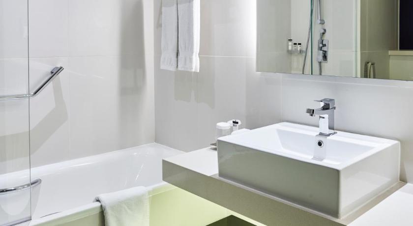 Pullman Dubai Creek City Centre Hotel