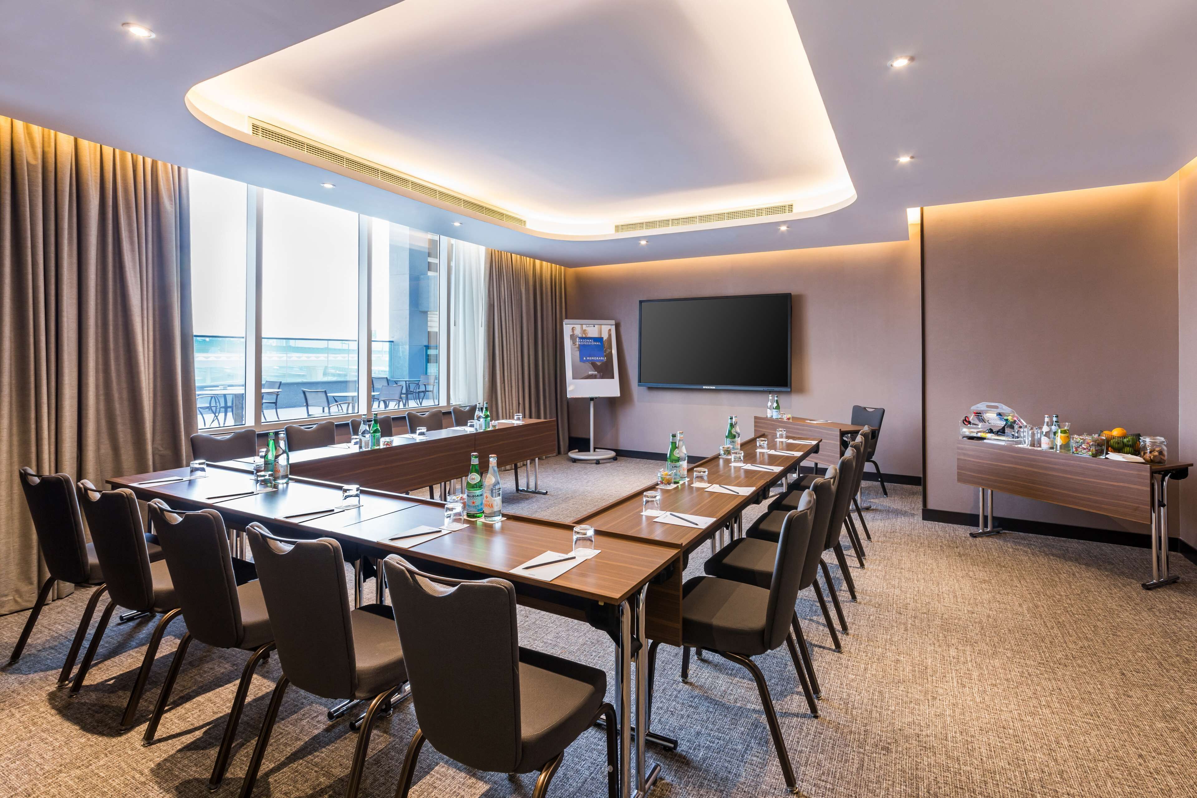 Radisson Blu Hotel, Dubai Canal View