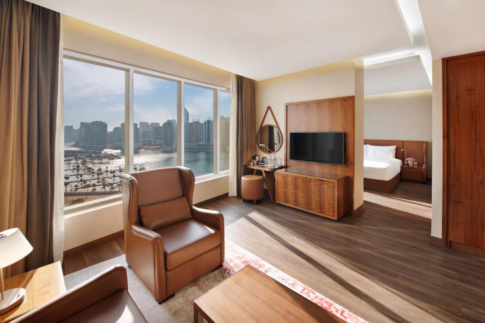 Radisson Blu Hotel, Dubai Canal View