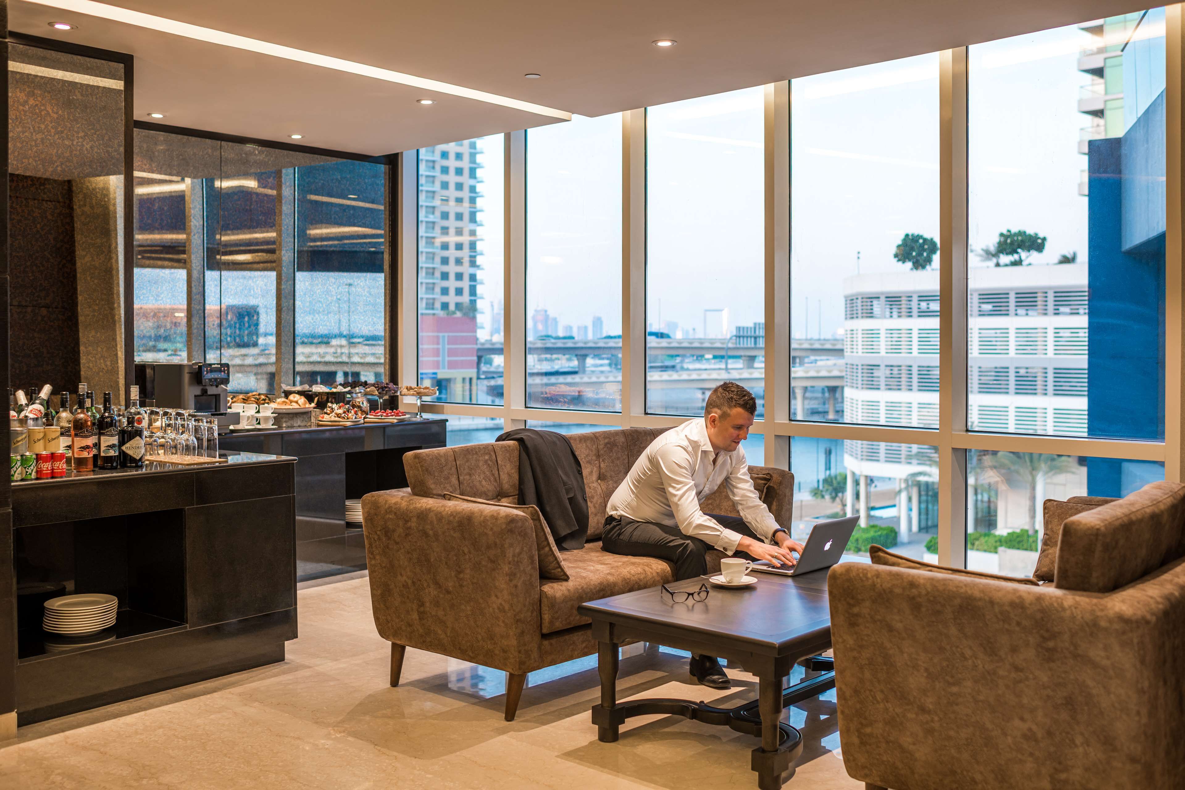Radisson Blu Hotel, Dubai Canal View
