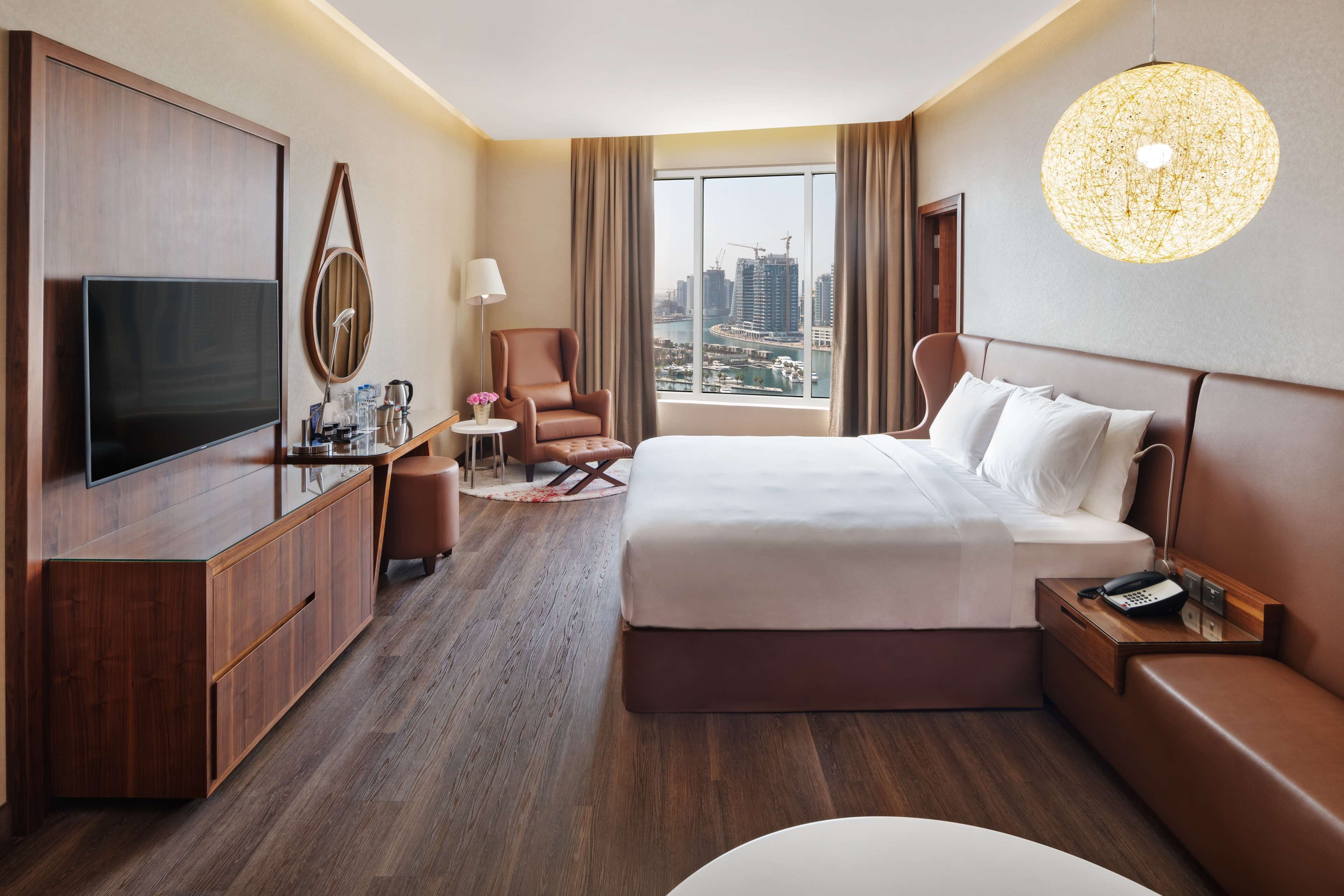 Radisson Blu Hotel, Dubai Canal View