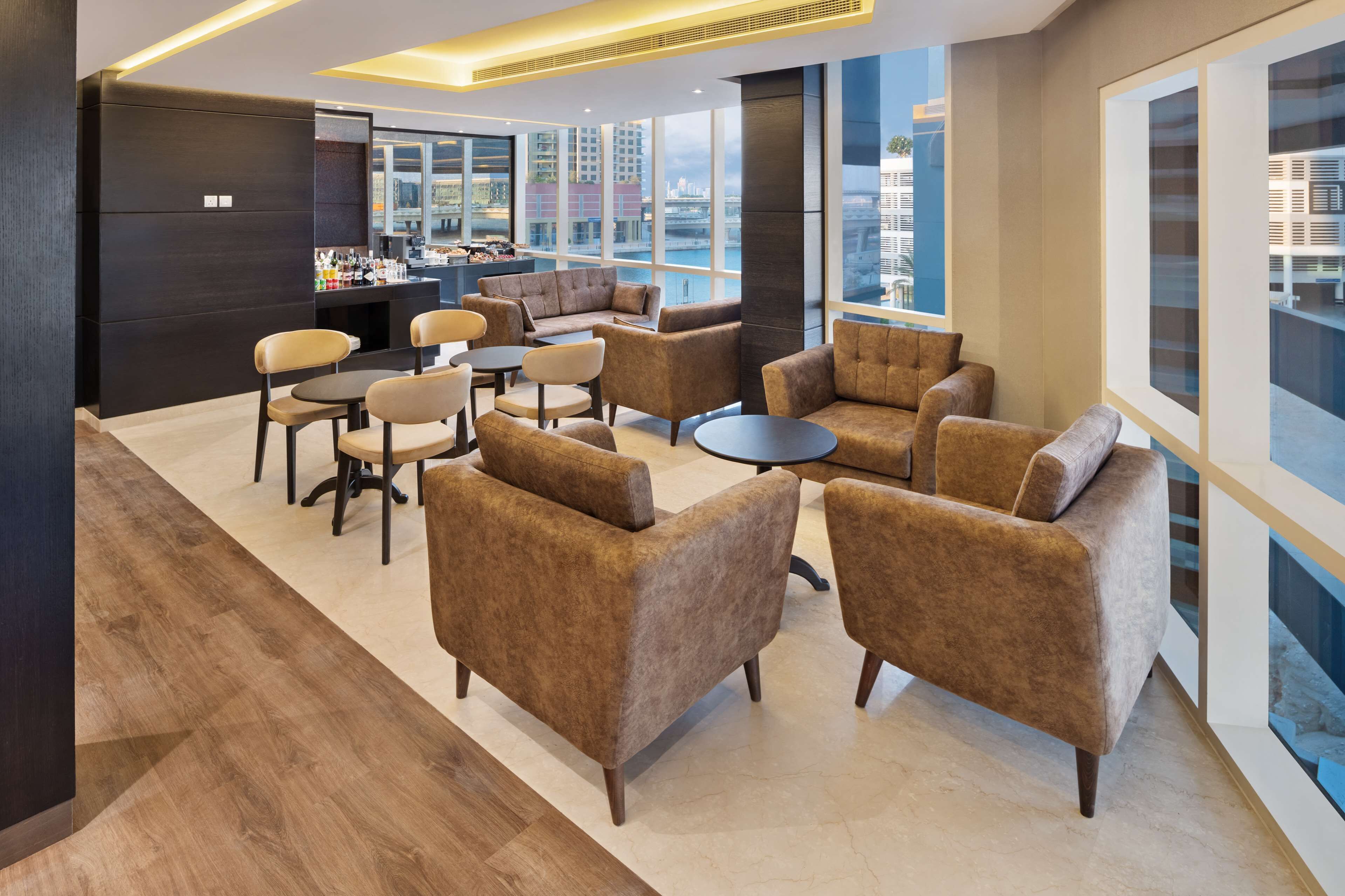 Radisson Blu Hotel, Dubai Canal View