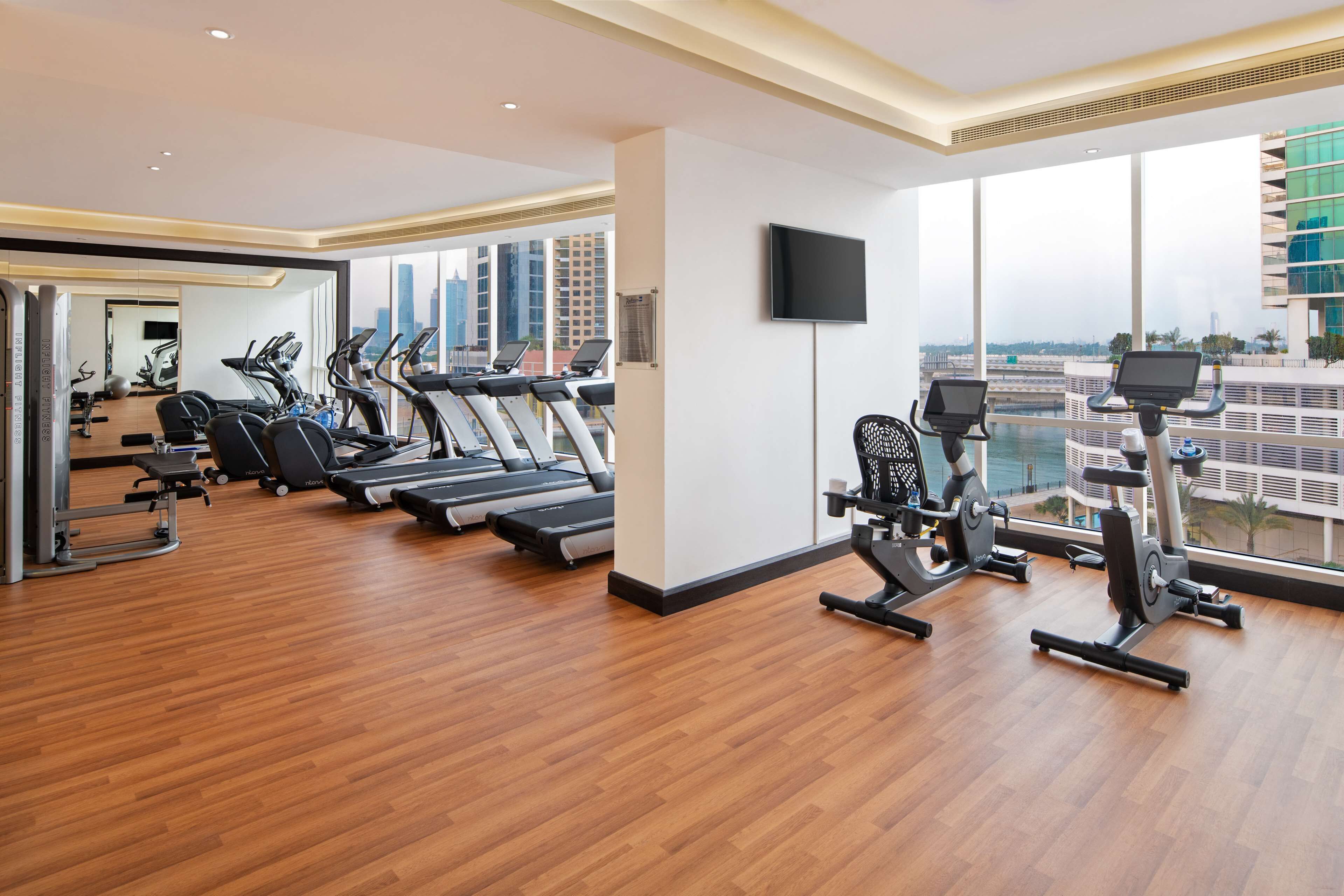 Radisson Blu Hotel, Dubai Canal View