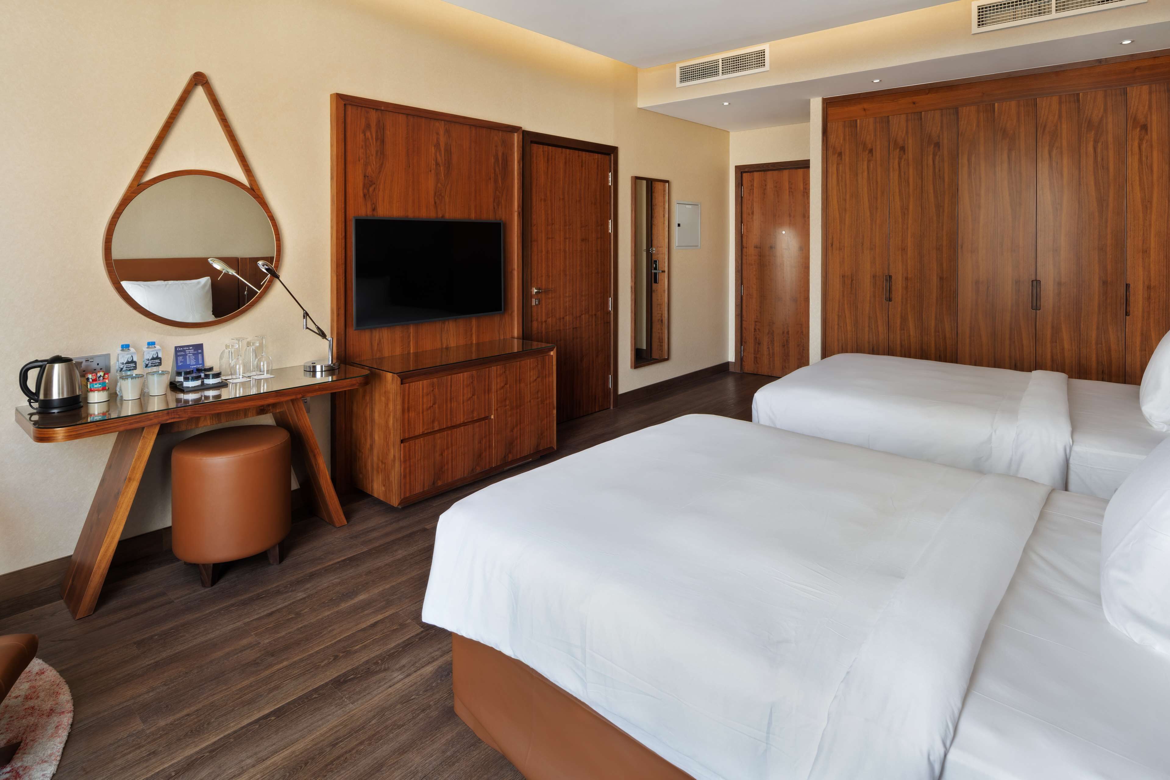 Radisson Blu Hotel, Dubai Canal View