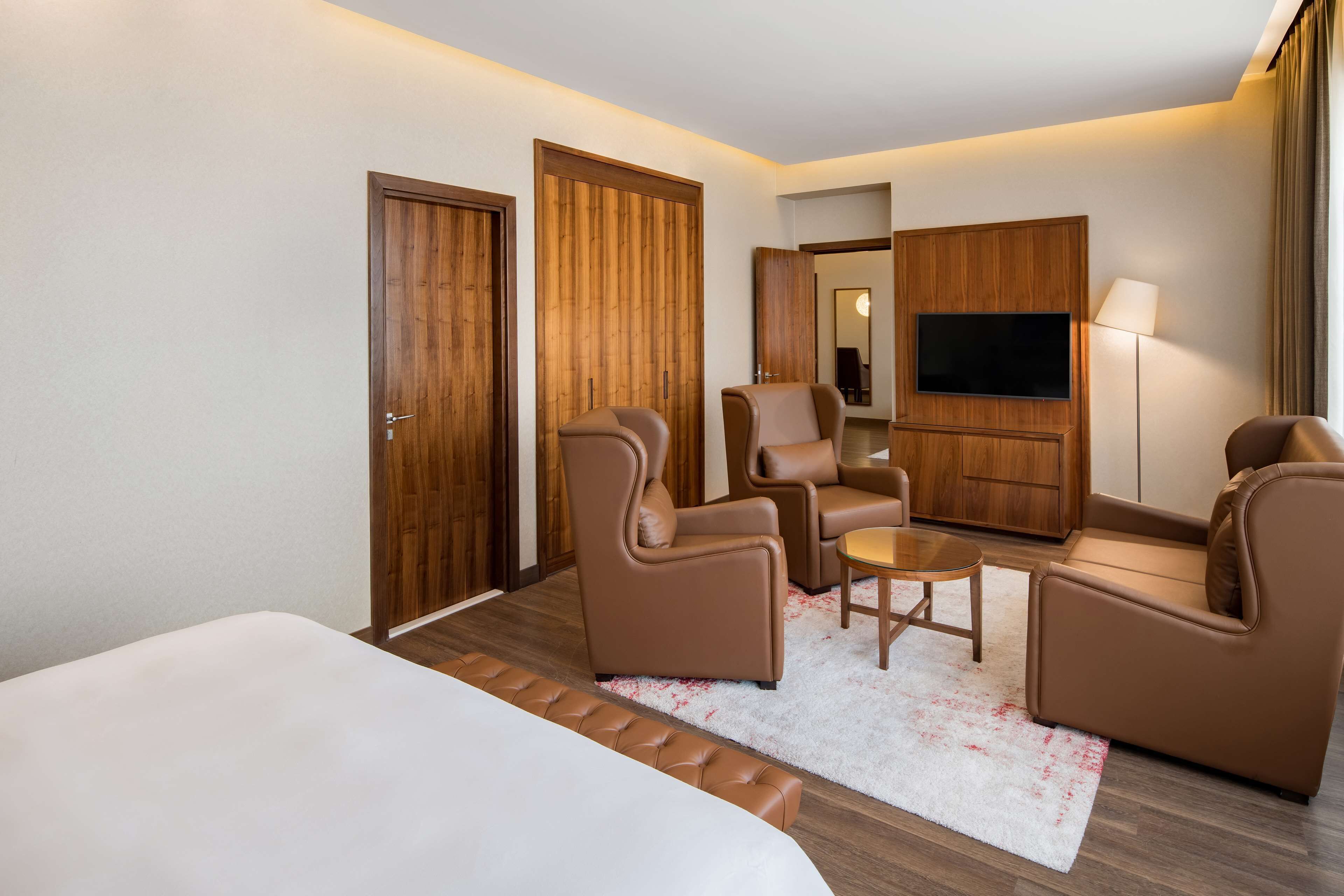 Radisson Blu Hotel, Dubai Canal View