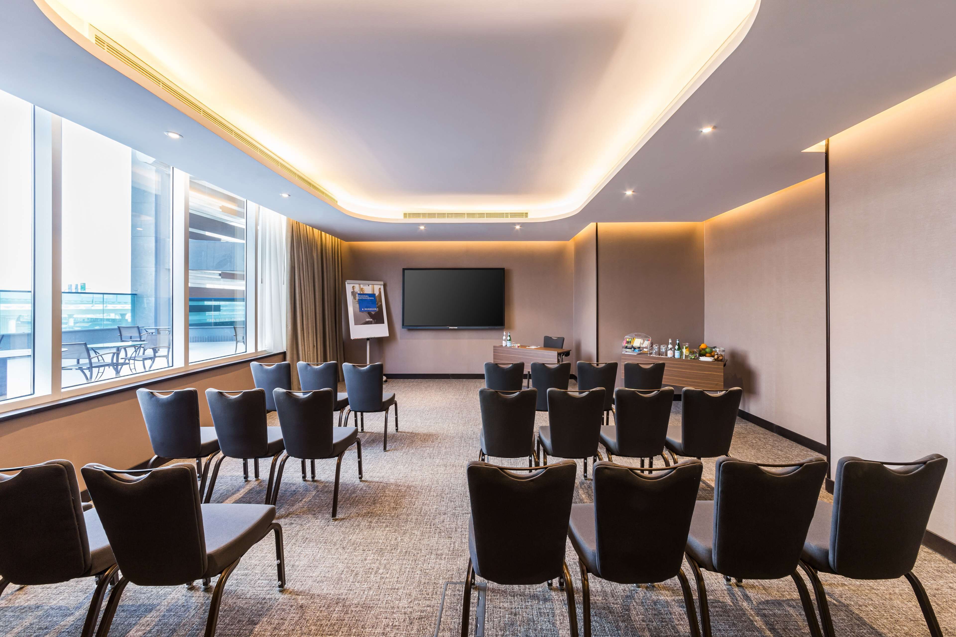Radisson Blu Hotel, Dubai Canal View