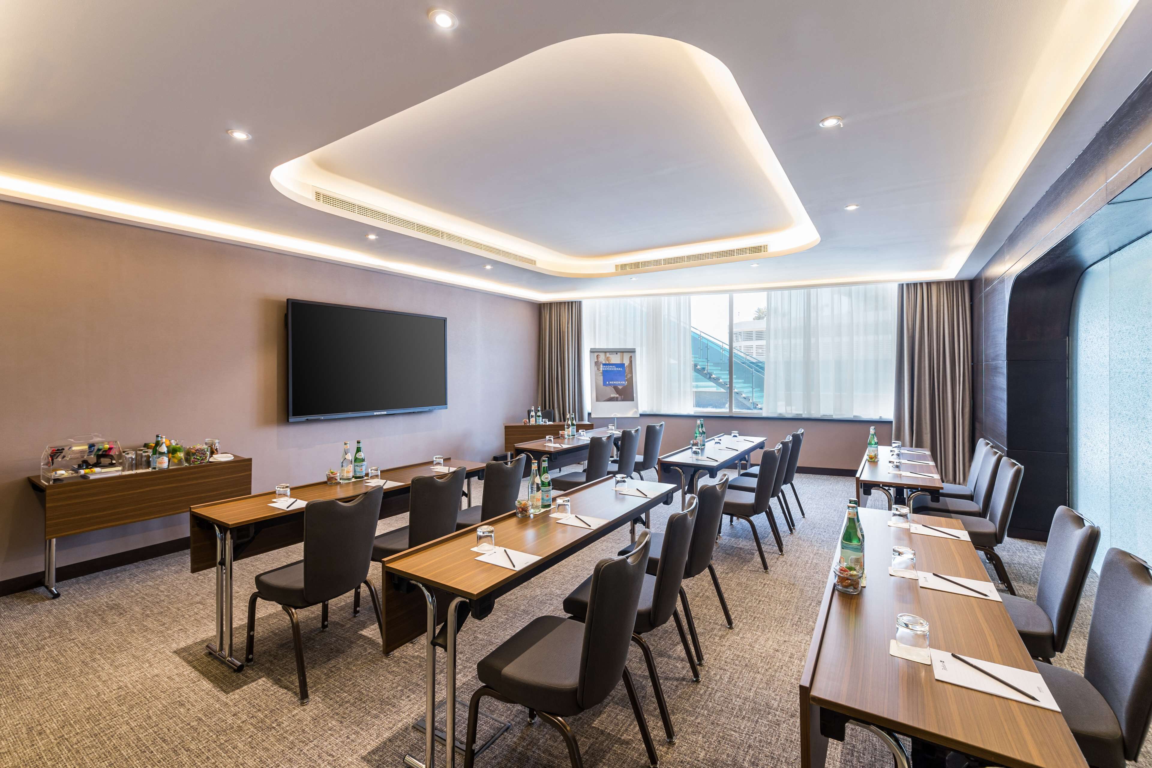 Radisson Blu Hotel, Dubai Canal View